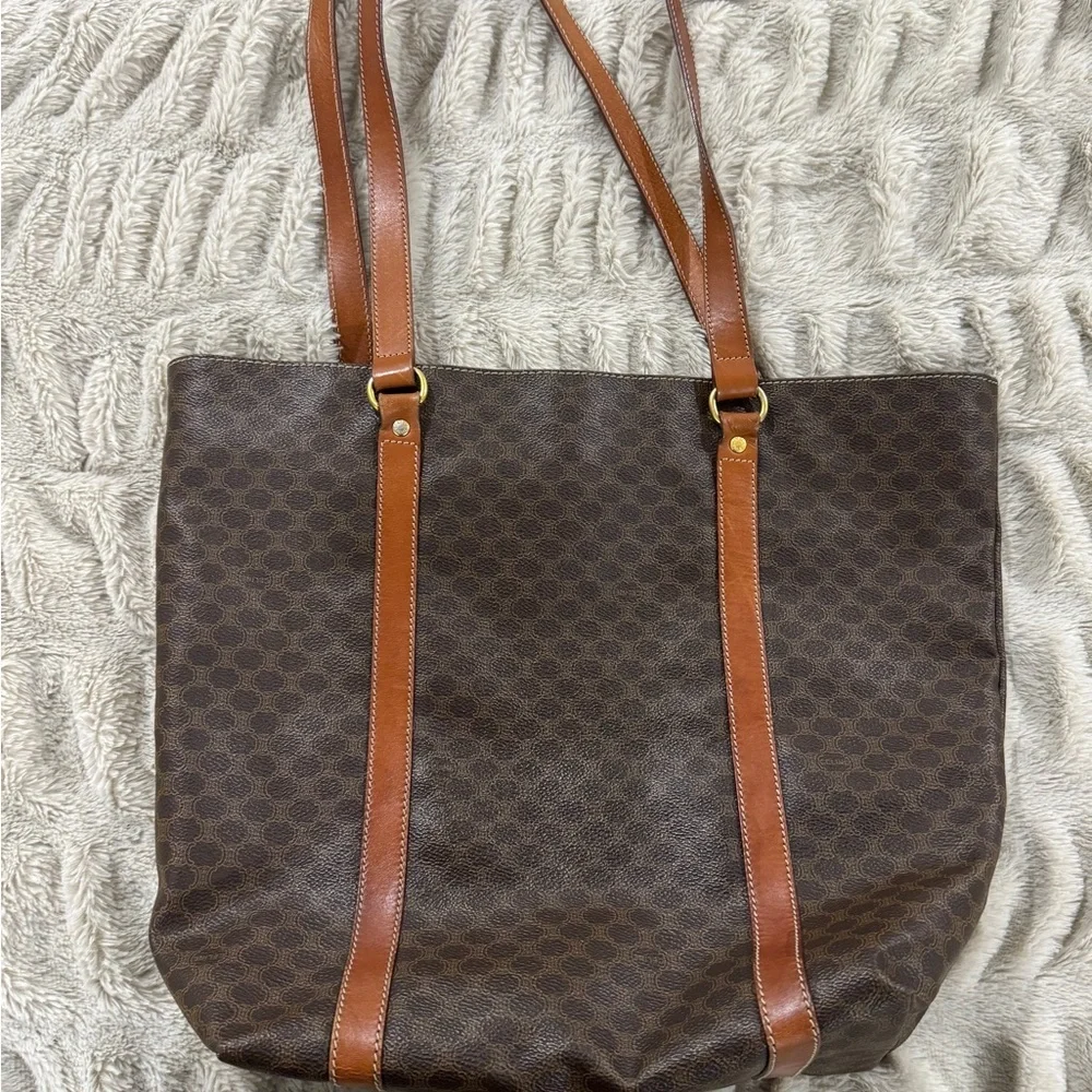 Celine Macadam Tote – Classic Luxury - Picture 4 of 9